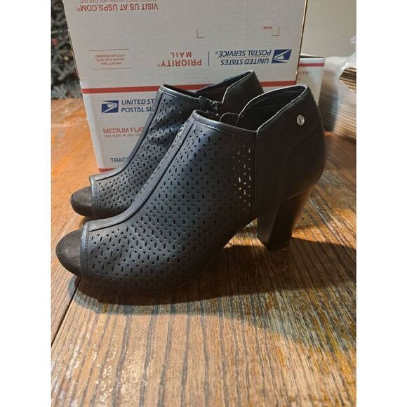 9M Giani Bernini Black Cut Out Perforated Open Toe Chunky Heel Shoes - Picture 1 of 9